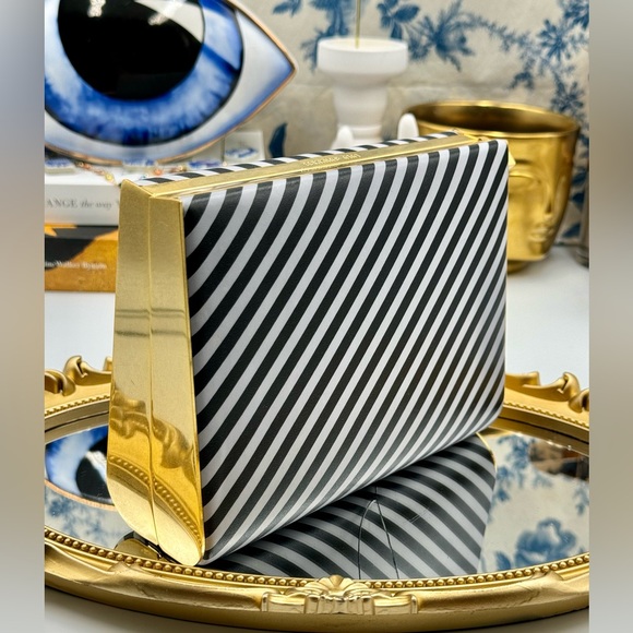 🆕 LULU GUINNESS 🧿 Karlie Leather Striped Clutch with Lip Closure, Black/White - Picture 7 of 12